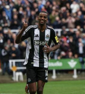 27球6助!伊萨克加盟利物浦,15亿欧成标王,新赛季冲冠稳了