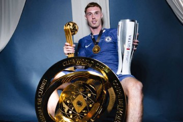 组图:切尔西拍摄世俱杯冠军大片 帕尔默霸气十足</title>
<title>组图:切尔西拍摄世俱杯冠军大片 帕尔默霸气十足