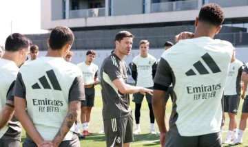 西甲乱了,巴萨4-0登顶,皇马2-2丢分,前四乱战仅差4分,冠军悬念回来了