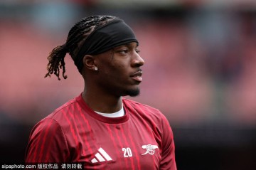 酋长球场的关键一役：伊泽尔制胜球助阿森纳重返榜首，剑指双线荣耀