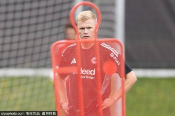 德甲球队法兰克福备战新赛季</title>
<title>德甲球队法兰克福备战新赛季