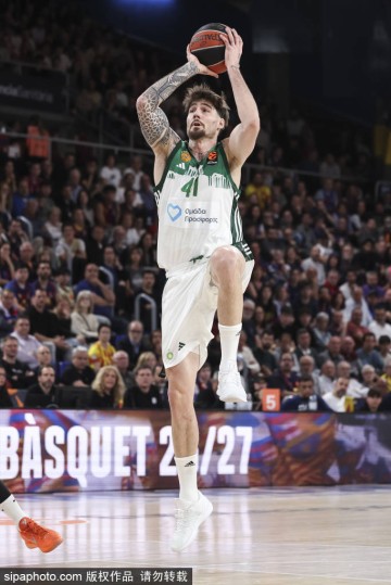 巴萨后卫库巴西染红引争议，裁判专家：判罚正确但不想罚下他