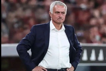 欧冠破冰!62岁穆帅2-0掀翻四冠王,欧冠破冰后死磕皇马定生死?