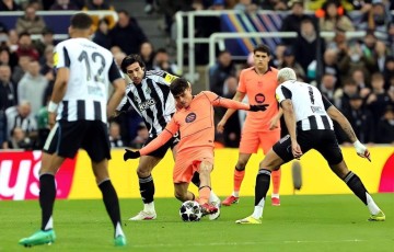 欧冠巴萨客场1比1纽卡斯尔，次回合主场很悬，残阵出战靠运气拿分