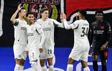 4场3平!,勒沃库森欧冠再平局,尤勒曼遭遇执教困境