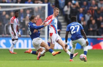 看完曼联和皇马的决心，才懂这位英格兰新星到底有多么抢手