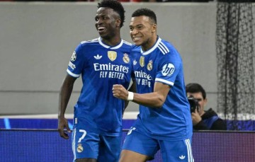 4-3!姆巴佩7分钟戴帽创纪录,皇马防线却漏成筛子!