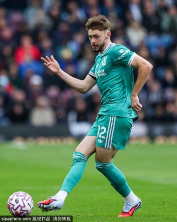 利物浦备战欧冠:伊萨克与麦卡利斯特回归训练,柯蒂斯-琼斯缺席引发关注