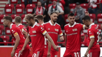 周三013 德甲焦点对决：莱比锡红牛主场迎战弗赖堡，争冠劲旅能否延续交锋碾压优势？