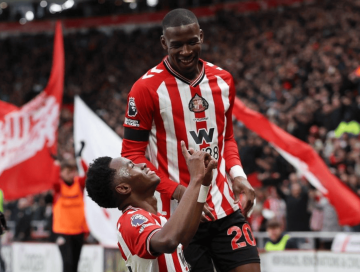 英超最新积分战报：大黑马3场不败，热刺险胜，落后曼联4分