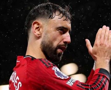 顶薪40万镑，B费拒绝加薪，曼联开出最高薪续约队长但关键在欧冠资格