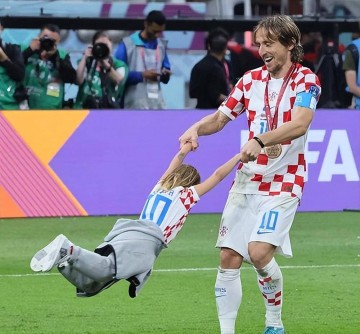 莫德里奇领衔AC米兰新阵容,子女同样在米兰梯队崭露头角