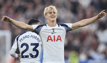 英超最新积分榜:阿森纳3球完胜登顶,切尔西补时遭到绝平!