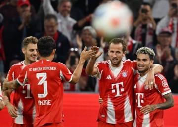 踢球者评德甲首轮最佳阵容:凯恩领先拜仁5将入选,迪亚斯无缘