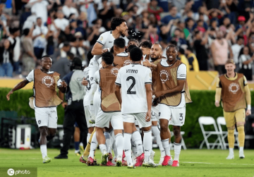 南美解放者杯冠军掀翻欧冠冠军 博塔弗戈众将赛后疯狂庆祝</title>
<title>南美解放者杯冠军掀翻欧冠冠军 博塔弗戈众将赛后疯狂庆祝