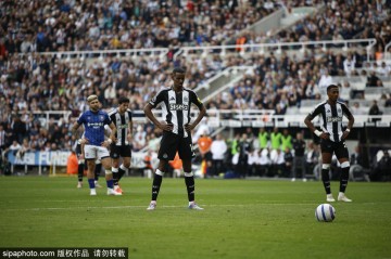 纽卡斯尔如何应对伊萨克转会风波:豪帅的智慧与球队的专注