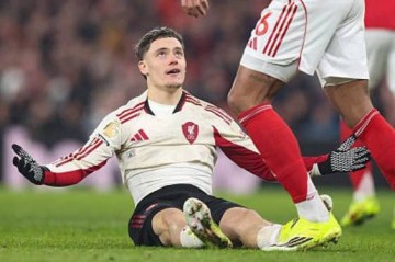 斯洛特再遇门框魔咒!利物浦0-0终结阿森纳五连胜,给曼城送大礼