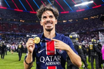 星空前线:维蒂尼亚斩获葡萄牙年度最佳,星空下闪耀的法甲中场之星