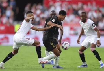 皇马巴萨先后一枝独秀摘得西甲冠军,本赛季