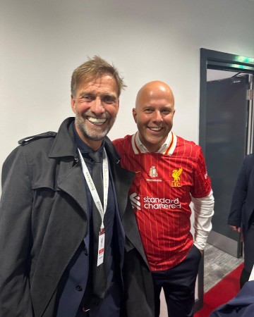 丝滑衔接！克洛普带利物浦8年半8冠，斯洛特接手"0"引援拿英超