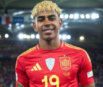 决赛输球踢飞金球奖?亚马尔少见21次丢失球权,表现不如40岁C罗