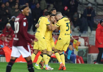 逆转惊险!AC米兰客场3-2击败都灵,强势登顶意甲榜首