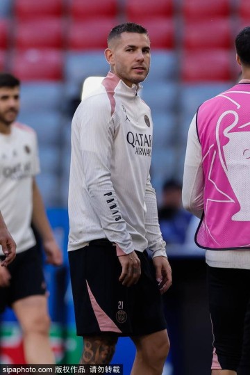 法甲变天!巴黎5-0横扫国米,历史性捧杯欧冠,1150万法国人见证奇迹!