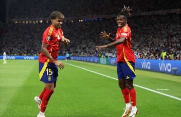 巴萨锋线格局变了？西甲天才空降，亚马尔拉菲尼亚这牌怎么打？