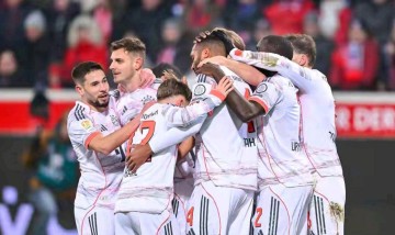 拜仁创造德甲年度奇迹：整年霸占榜首续写辉煌篇章