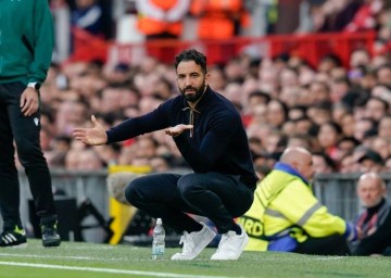 曼晚：没世俱杯没欧冠，曼联只能在休赛期想想怎么赚钱