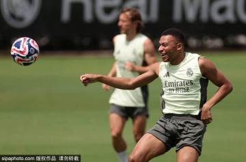 西甲球队皇家马德里训练备战世俱杯</title>
<title>西甲球队皇家马德里训练备战世俱杯