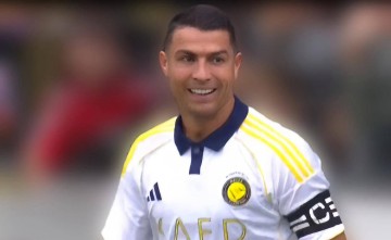 40岁C罗率队逆转法甲劲旅,腾空180度甩手庆祝