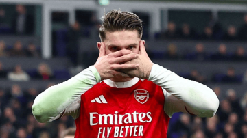 1-0！队长让点 12.9亿豪门3连胜重返榜首 英超领头羊4小时两度易主