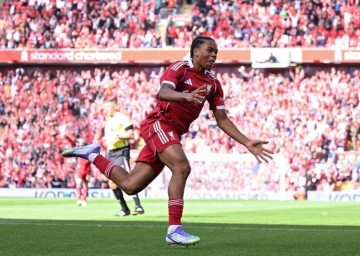 天赋溢出!16岁恩古莫哈季前5场3球&2次一条龙,利物浦从蓝军抢人