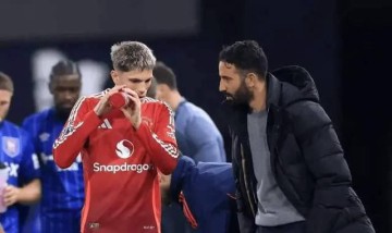 曼联风波！加纳乔效仿C罗逼宫曼联，阿莫林铁腕治军将其开除！