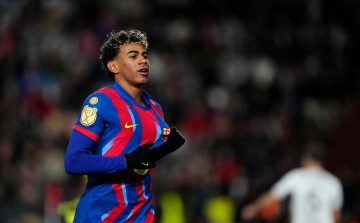 西甲领跑者巴萨凭借亚马尔破门2-1击败阿尔瓦塞特，率先晋级国王杯四强