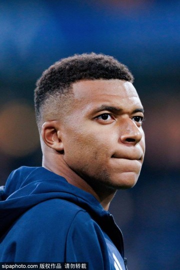 西甲彻查维尼修斯遭种族歧视事件,足球世界的阴霾何时散去?