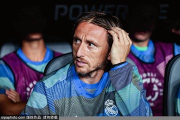 莫德里奇加盟AC米兰：红黑军团新篇章的领航者！