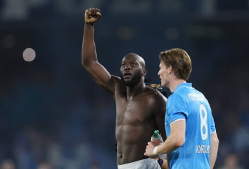 费迪南德:曼联出售卢卡库的决定很草率,他们没让他发挥出优势