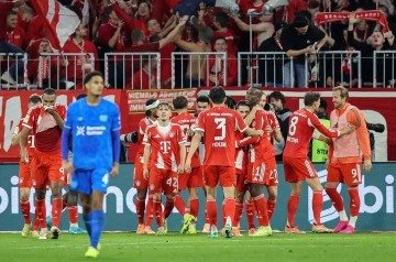 足坛冷门一夜!皇马2-1落后巴萨4分,多特蒙德1-1倒下,拜仁2-2爆冷