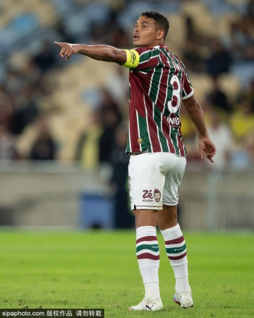 巴西球星如何引领法甲的桑巴风潮?揭秘史上最佳阵容