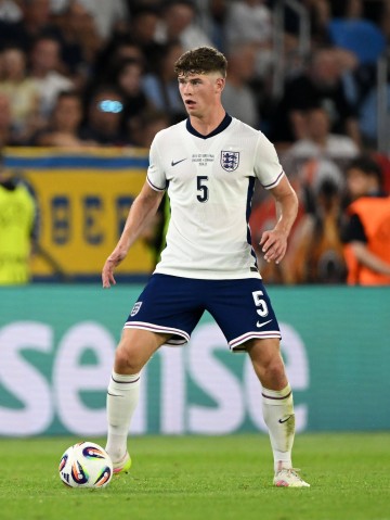 记者:利物浦密切关注图卢兹22岁英格兰中卫查理-克雷斯韦尔