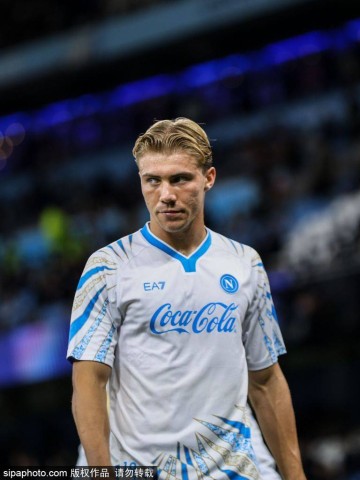 欧冠焦点战:黄潜主场迎战曼城,裁判名单揭晓引发热议