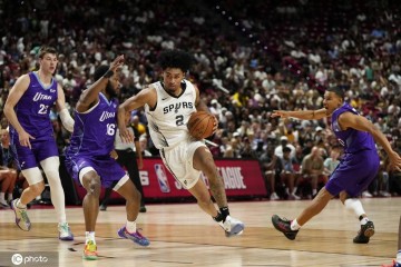 夏联综述:布朗尼17+5+5湖人输德比 河村勇辉两双