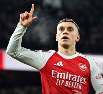 特罗萨德传射,阿森纳4-1终结维拉11连胜,曼城大失所望无缘登顶