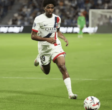 维拉瞄准巴黎 18 岁妖星姆巴耶：一场关乎未来的锋线争夺战