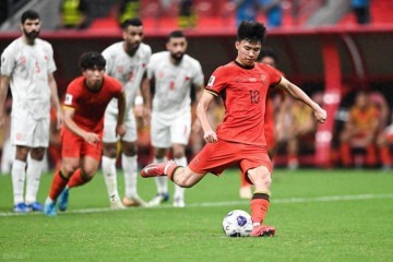 国足收官第2天，王钰栋留洋法甲重大突破，范志毅承诺帮他找关系