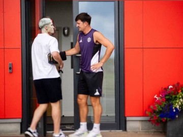 曼联官宣美国行大名单:三大新援出征加纳乔落选,奥纳纳利马随队马奎尔缺席