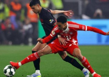 拜仁2-0勒沃库森！凯恩52球+迪亚斯41球造杀阵，豪取8连胜冲四冠王