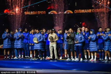 门德斯神勇!十人巴黎5-1横扫勒沃库森,背后藏着怎样的战术秘密?